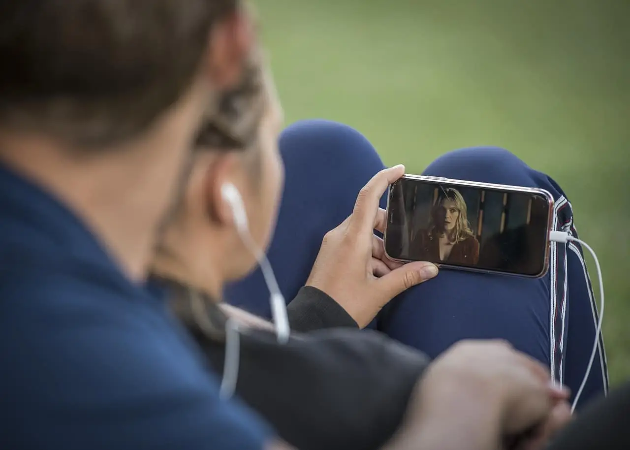 App Trailers Review: Get Paid to Watch Videos on Your Phone
