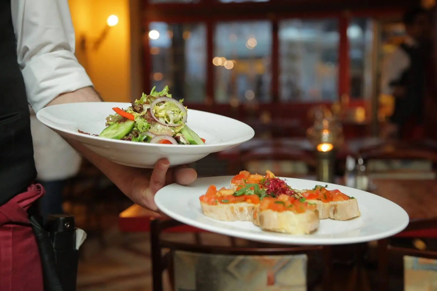 21 Best Chain Restaurant Deals and Discounts to Save Money