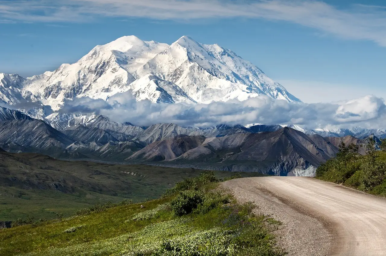 10 Financial Reasons To Live in Alaska and Save Money