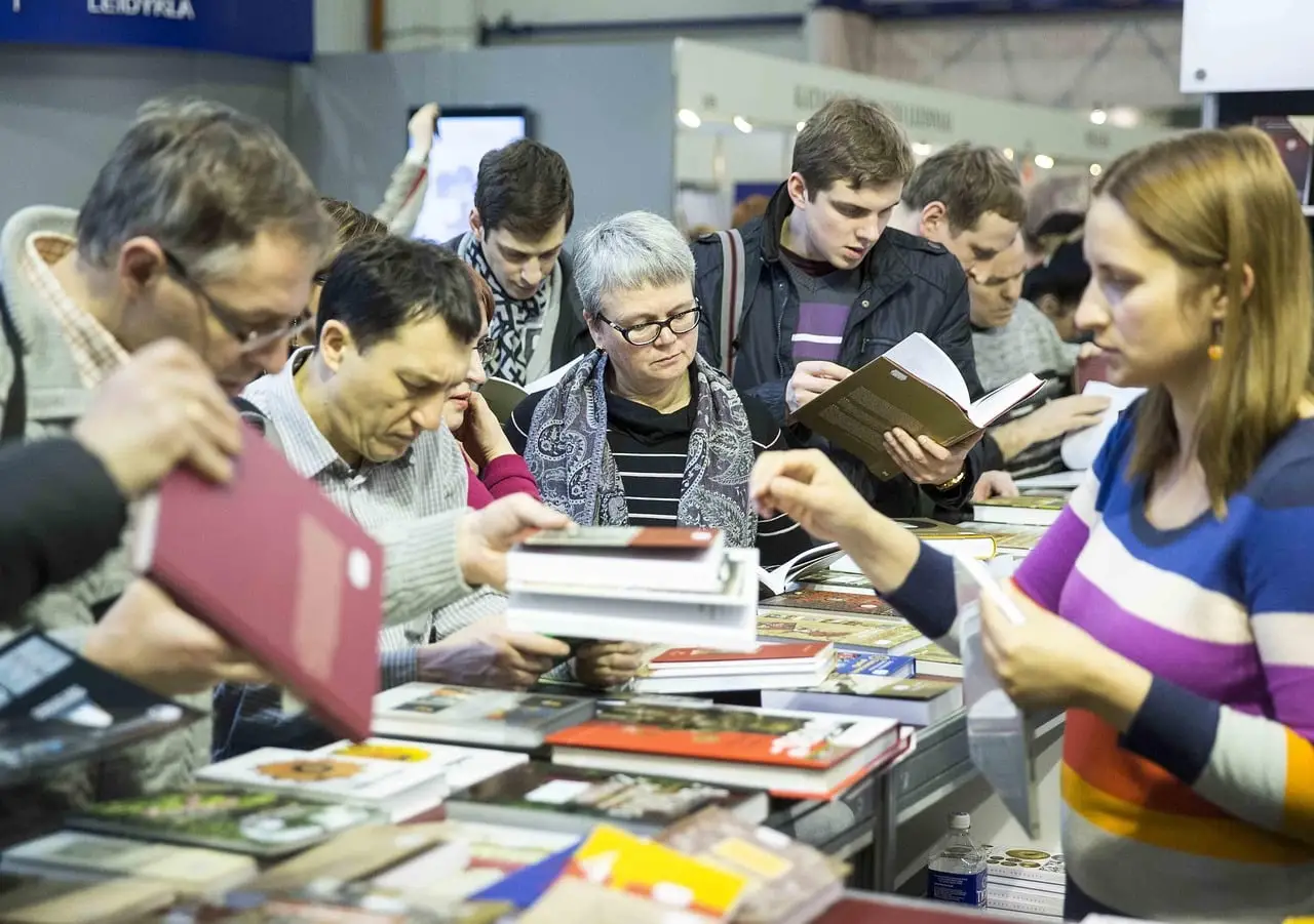 How to Flip Books for Profit: The Ultimate Side Hustle Guide