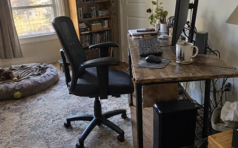 Home desktop computer setup where the eBesucher surfbar could run all day