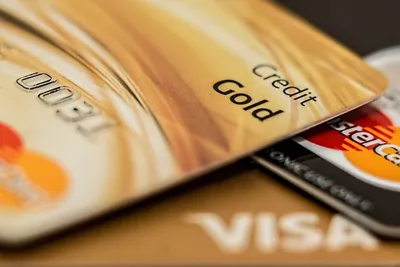16 Ways to Build Credit in High School (Before and After Graduation)