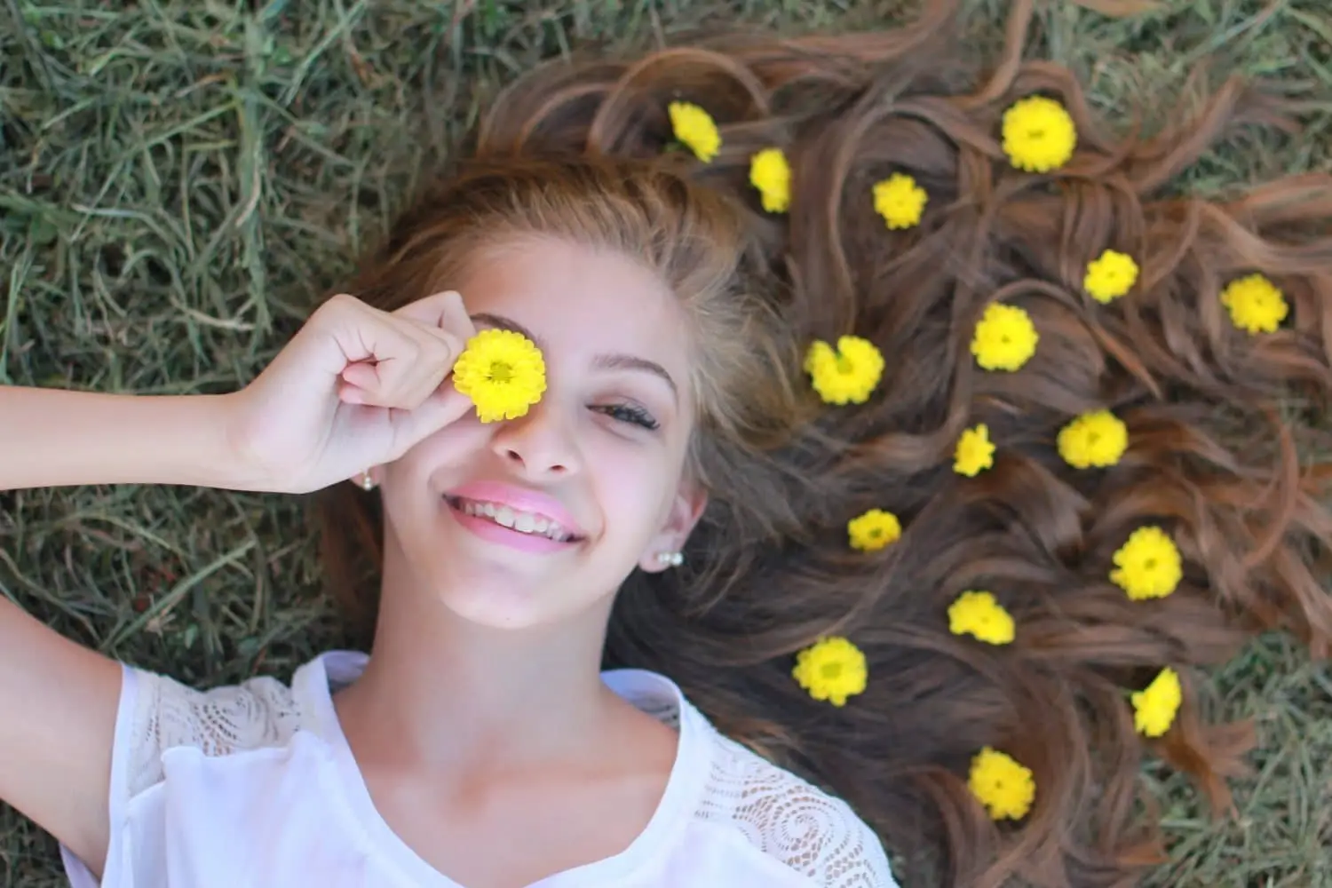 20 Best Side Hustles for Teens (Start Making Money Today)