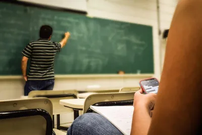 25+ Easy Ways to Make Money at School (Student Tested)
