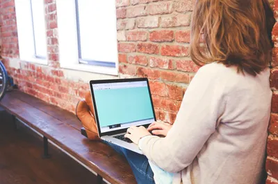 20 Easy Online Jobs for Students to Earn Money in 2026