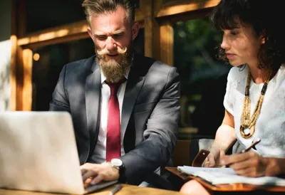 10 Virtual Assistant Jobs That Pay Well ($20+/Hour From Home)